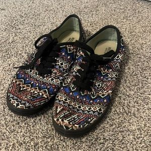 Canvas shoes with fun print
